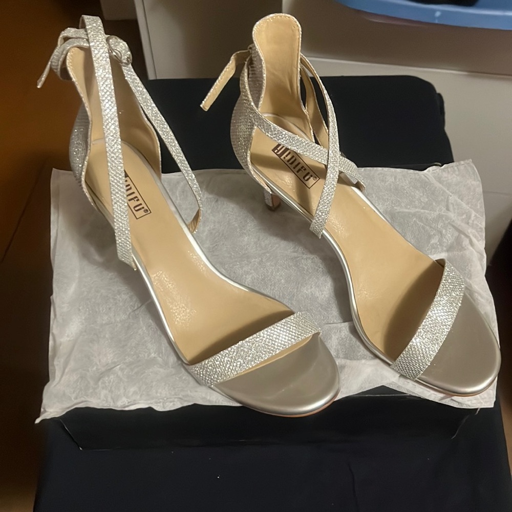 Woman's Silver Glitter Heels